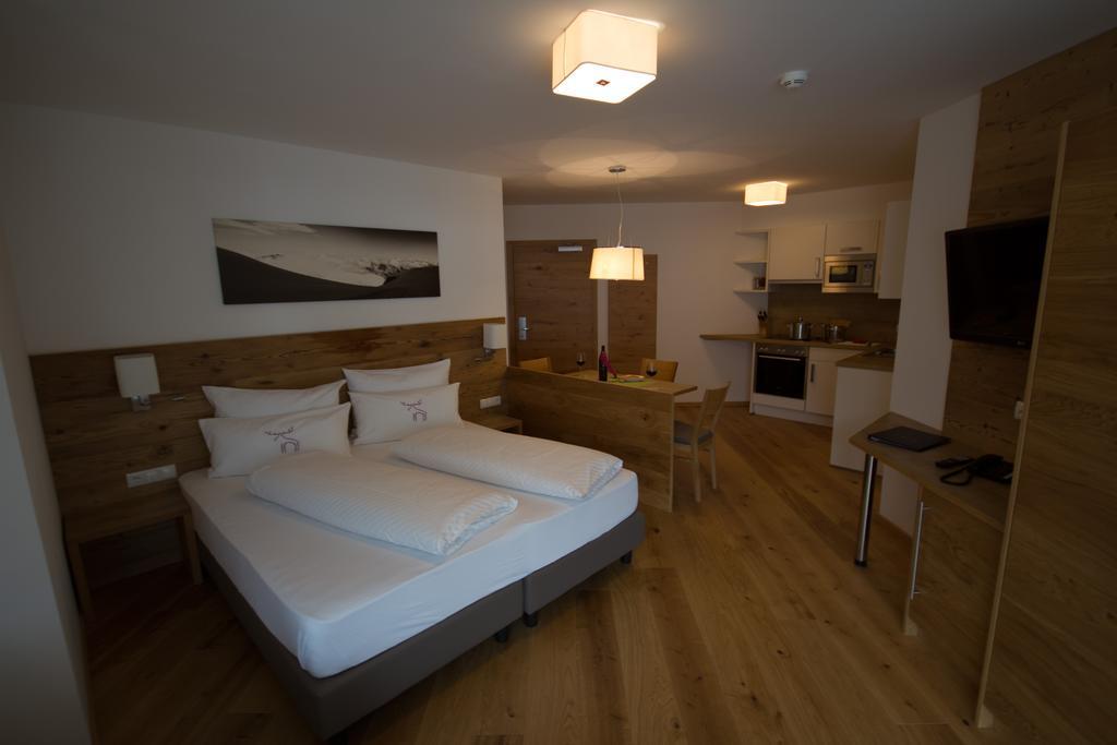 Berglife Appartements Serfaus Værelse billede