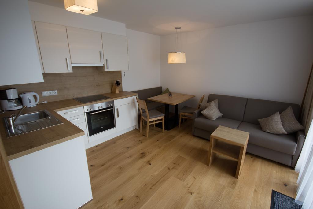 Berglife Appartements Serfaus Værelse billede